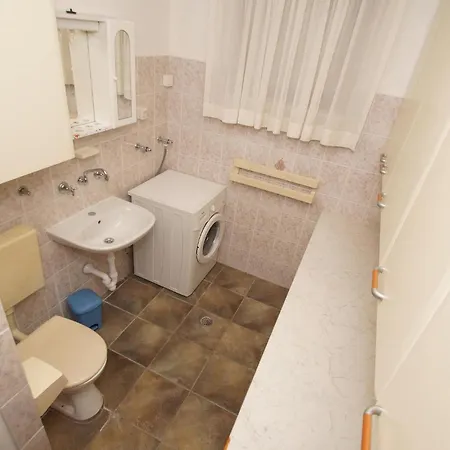 Gorgeous In Korcula With Kitchen * Zrnovo