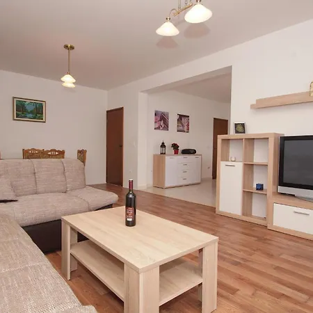 Gorgeous In Korcula With Kitchen Apartment Zrnovo
