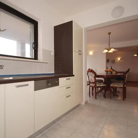 Apartment Gorgeous In Korcula With Kitchen Zrnovo