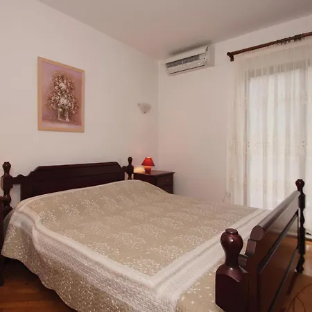 Apartment Gorgeous In Korcula With Kitchen