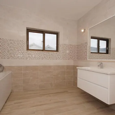 Apartment Gorgeous In Korcula With Kitchen *